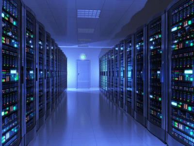 Rack de servidores em data center. Serviço de infraestrutura de rede de TI.